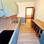 Continental - One Minute Trains Stations - Center Apartment Tirano