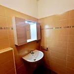 Continental - One Minute Trains Stations - Center Apartment *