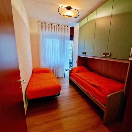 Continental - 3 Bedrooms - 60 Steps Train Stations & Balcony Апартаменты