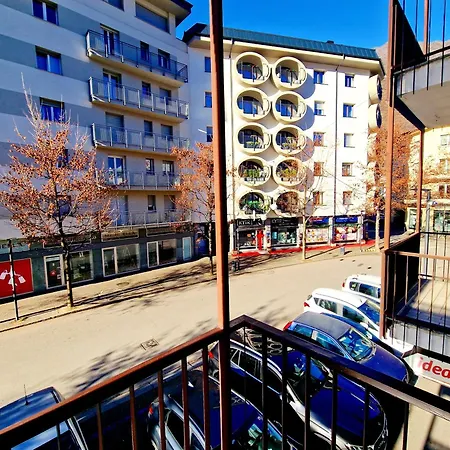 Appartement Continental - 3 Bedrooms - 60 Steps Train Stations & Balcony Tirano