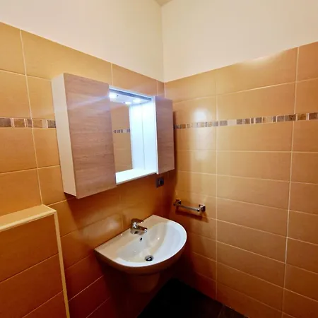 Continental - 3 Bedrooms - 60 Steps Train Stations & Balcony Апартаменты *