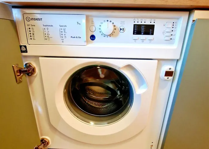 Continental - One Minute Trains Stations - Center Апартаменты *